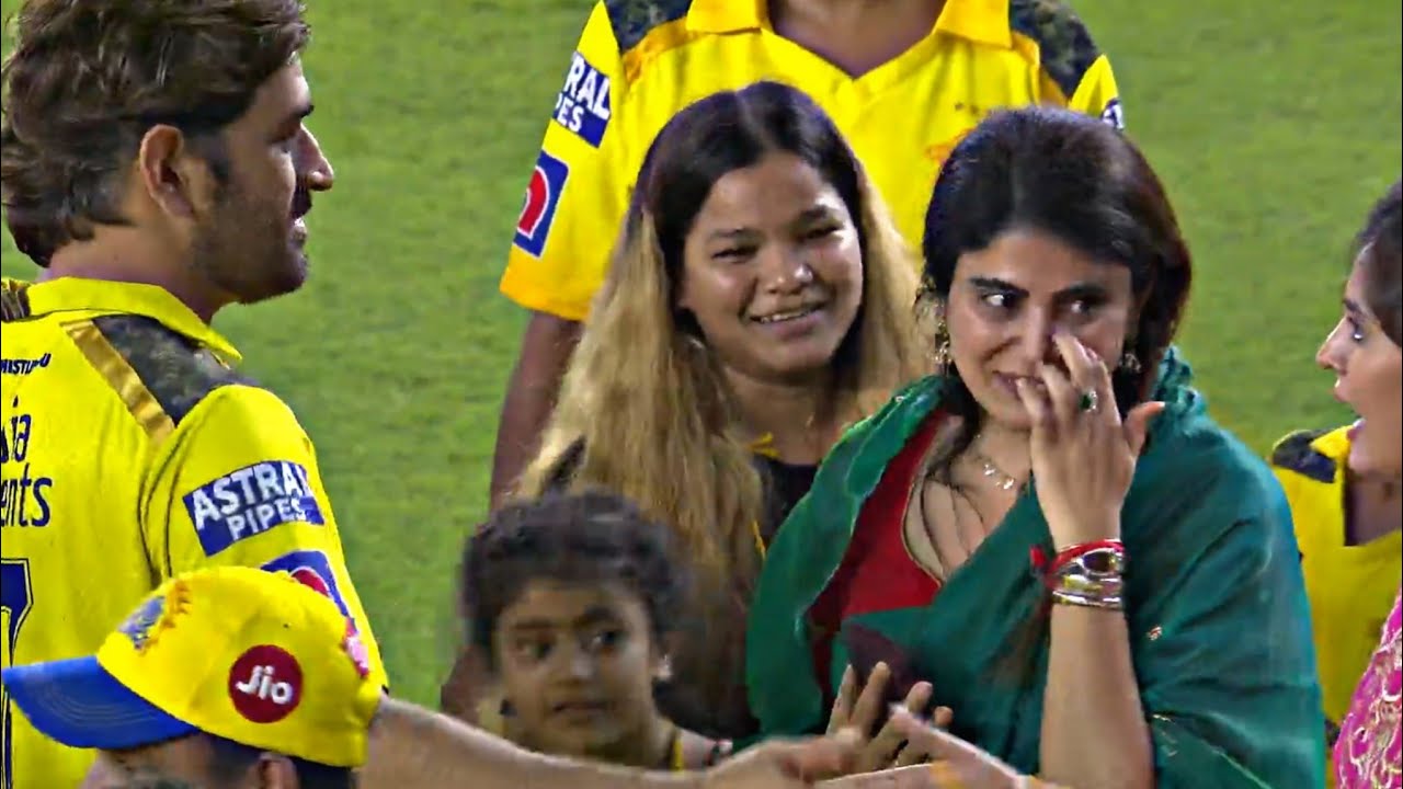 MS Dhoni heart winning gesture for crying Jadejas Wife Rivaba after CSK won IPL 2023 Final