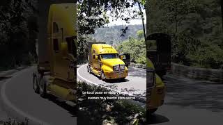 #camioneroscolombia #tractomulas camioneros muleros carretera montaña curvas de colombia # # # # # #