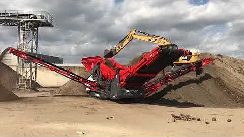 Sandvik QE241 screening soil 20mm