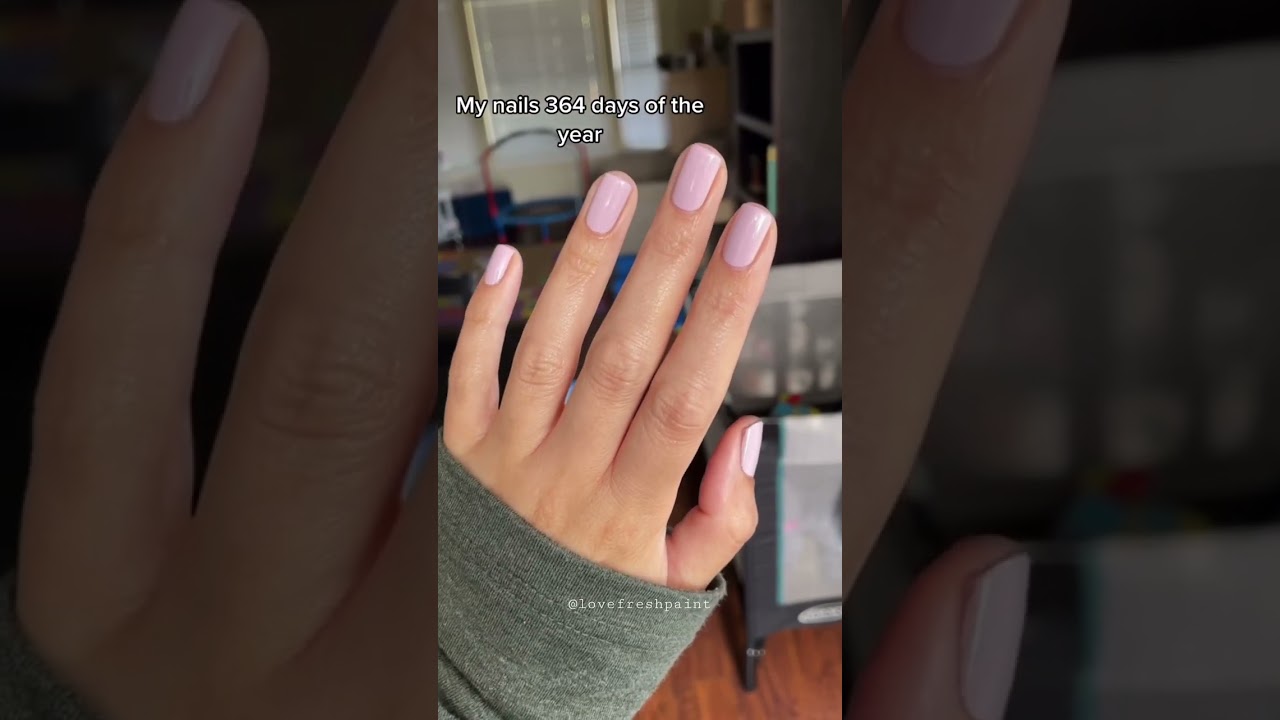 New Year’s Eve nails, anyone? 🥂 