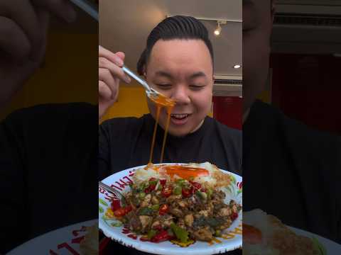 Is this the best pad kra prow in Thailand? #thailand #foodie #bangkok #ytshorts