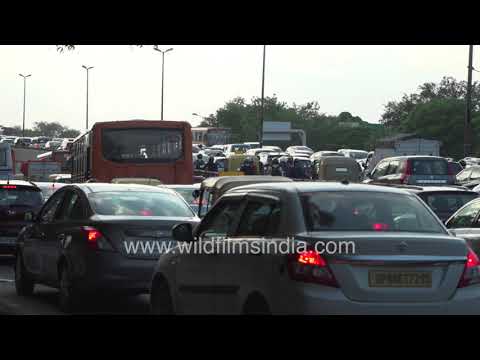 Heavy traffic congestion near Safdarjung Hospital, New Delhi