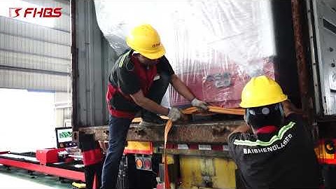 Loading  of Heavy Long Tube Laser Cutting Machine into  Container ,Fiber Laser Machine Packing