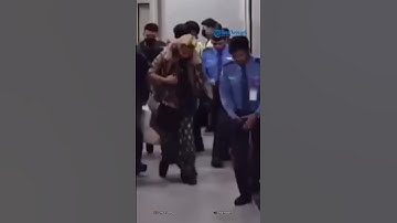 VIRAL❗ Kini Dipecat, 3 Petugas Bandara Soetta Jemput Habib Bahar dari Pesawat hingga Cium Tangan