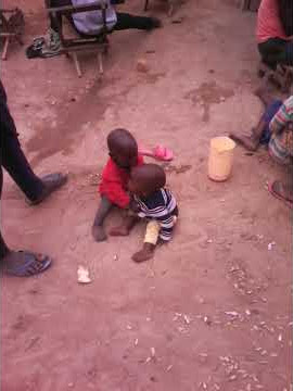 Watoto wakisukuma