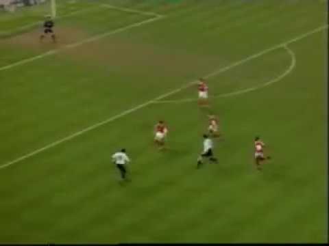 Ryan Giggs dribbles many Arsenal Defenders en route to a beautiful goal. this goal was in the 109th minute of the 1999 FA Cup Semi Final (replay) , it gave M...