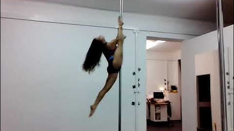 Pole dance split with elbow from Anna Nikulina.