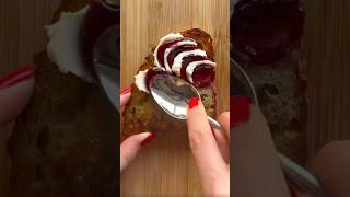 Roti Bakar Keju Strawberry, Manis Gurihnya Pas