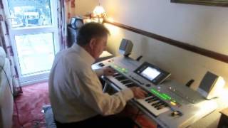 Video thumbnail of "Brazil   played by  Chris  on  Yamaha   Tyros  3"