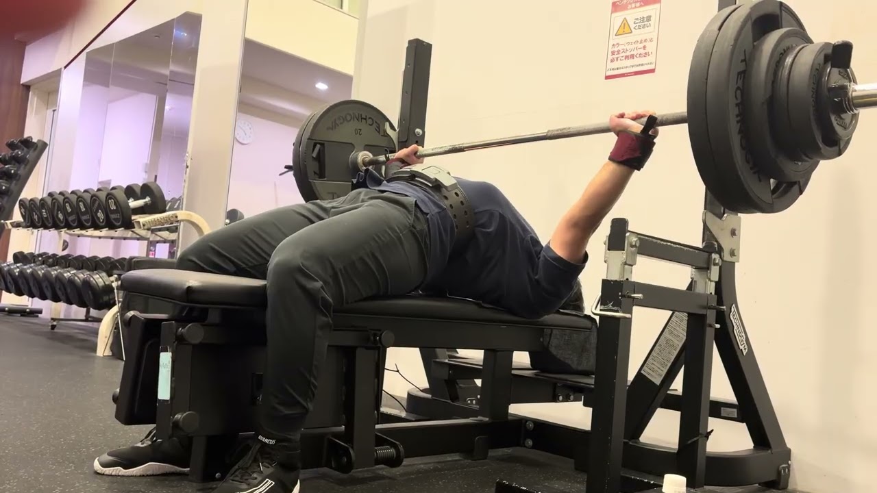 ベンチプレス】142.5kg ギリ赤(尻) - YouTube