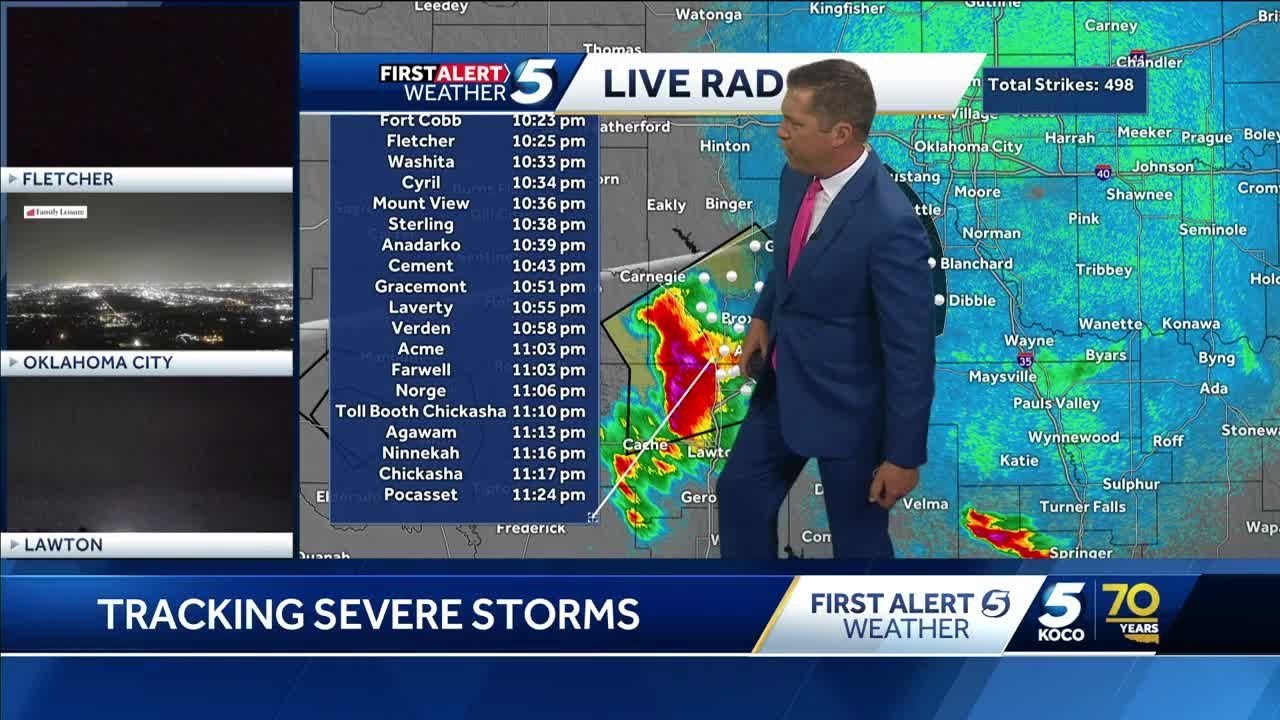 Severe storms continue to move across Oklahoma - YouTube