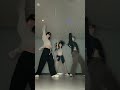 فرقه اتزي يرقصون على اغنيه جيني     