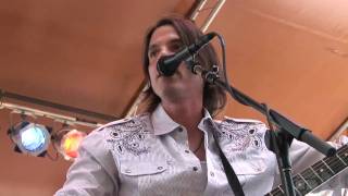 Chasing Something Better - Not My Girlfriend Live (RMTV Official)