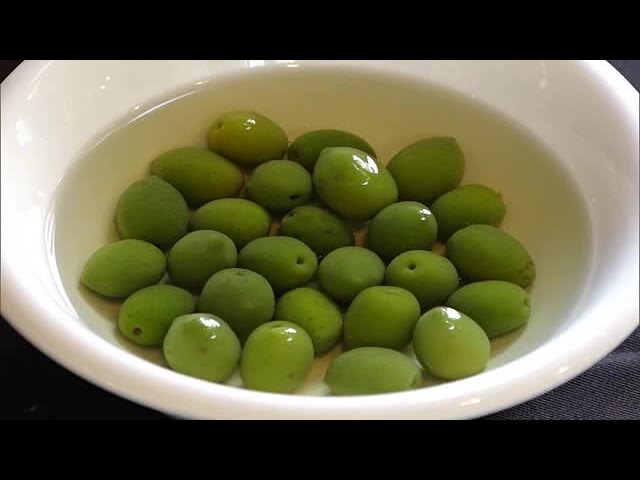 数十年かけて開発したオリーブ「香オリ3号」ついに店頭へ 道の駅で