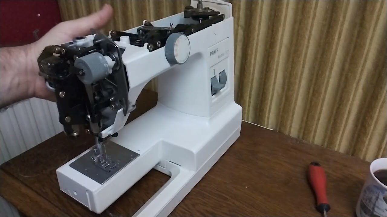 PFAFF Nähmaschine Modell hobby 301 {جزء1}{T.1} abbauen فك الهيكل
