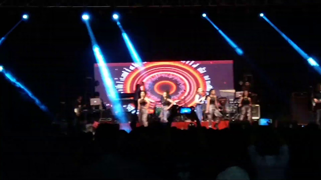 Bitotsav 2019 Shalmali Kholgade Live Baby ko Bass pasand H in Bit Mesra