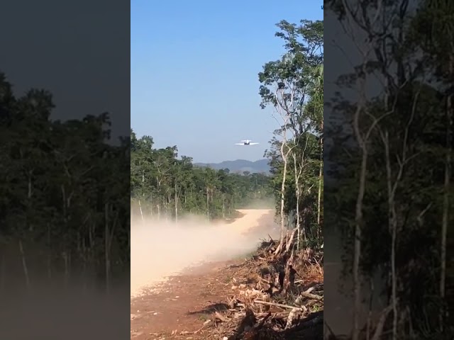 Helicóptero persigue avión narco escape pista clandestina Nicaragua. class=