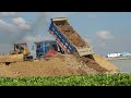 Wonderful Land Filling Equipment Dump Truck , Bulldozer Operator Unloading & Pushing Soils