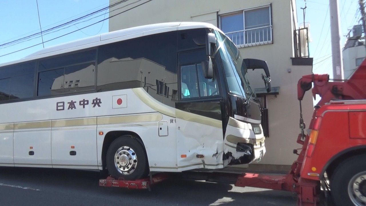 高校生３０人が乗るバスと乗用車が衝突　２人がけが　群馬・渋川市(26/03/05)