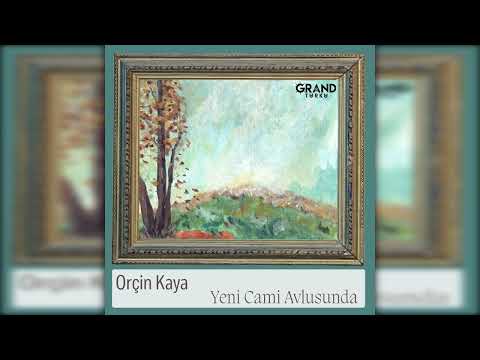 Orçin Kaya - Yeni Cami Avlusunda