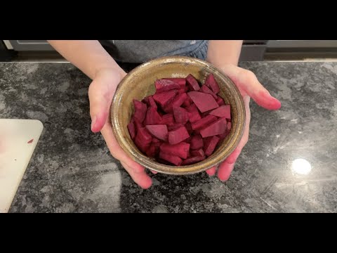 Video: Pickled Beets: Cov Zaub Mov Txawv Nrog Cov Duab Rau Kev Npaj Tau Yooj Yim