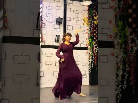 Cham Cham Ae Barsanr Ge Fir Vi Te Tarsanr Ge Nain Tere Nain Mere Dance