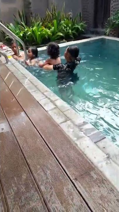belajar renang sama tante