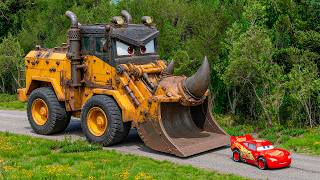 Epic Escape Lightning McQueen vs CONSTRUCTION RHINO MONSTER TRUCK in BeamNG.Drive screenshot 4