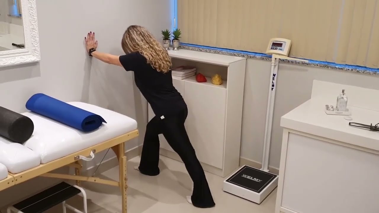 Trabalha muito tempo sentada? 3 formas simples de aliviar dores e inchaços nos pés.