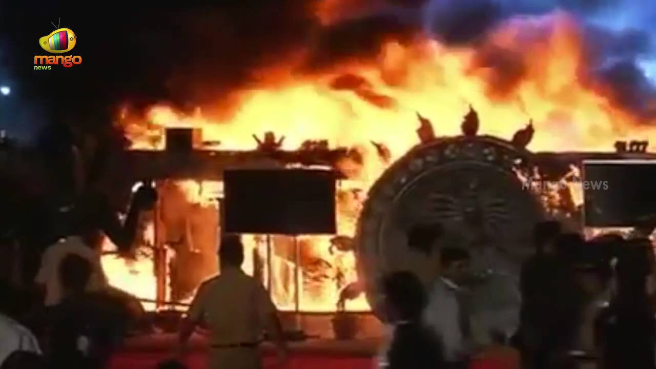Major blaze Breaks Out During 'Make In India Week' Event | Exclusive Visuals | Mango News