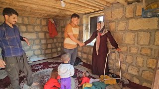 Ali meets his sister and family