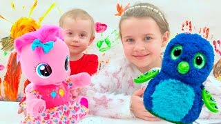 Подарки для девочек на НОВЫЙ ГОД! Ксюша и Алиса распаковывают подарки! Видео для детей! Подарки для девочек на НОВЫЙ ГОД! Ксюша и Алиса распаковывают подарки! Видео для детей!