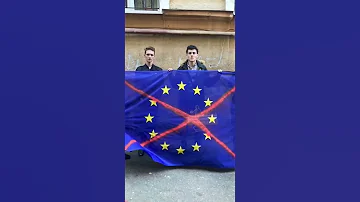 В Одессе хулиганы потоптались по флагу ЕС