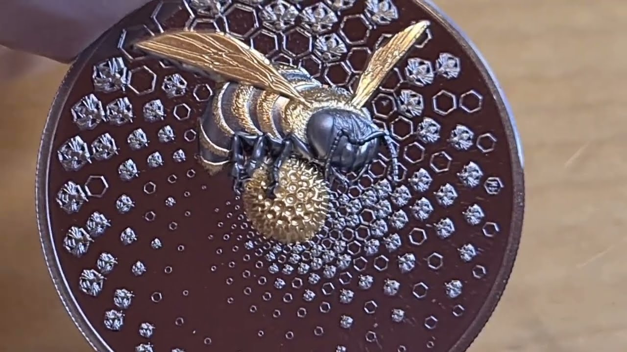 Ultra High Relief Entoma Bee, Le Grand Mint