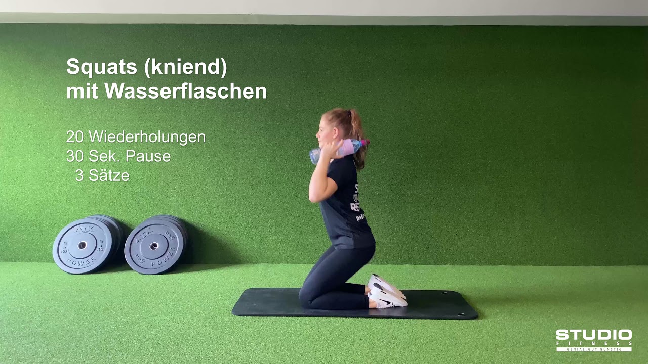 Squats (kniend) mit Wasserflaschen 