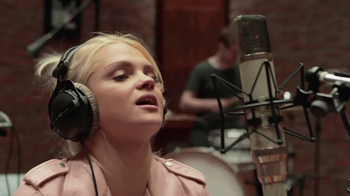 Margaret performs an acoustic version of "Cool Me ...
