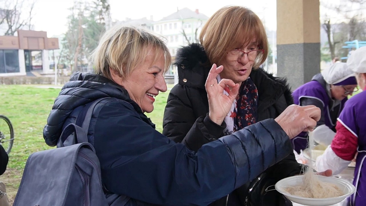 Peta Ćetenijada u KRALJEVSKOM GRADU: Gosti iz Splita prvi put probali ćeteniju u Srebreniku!