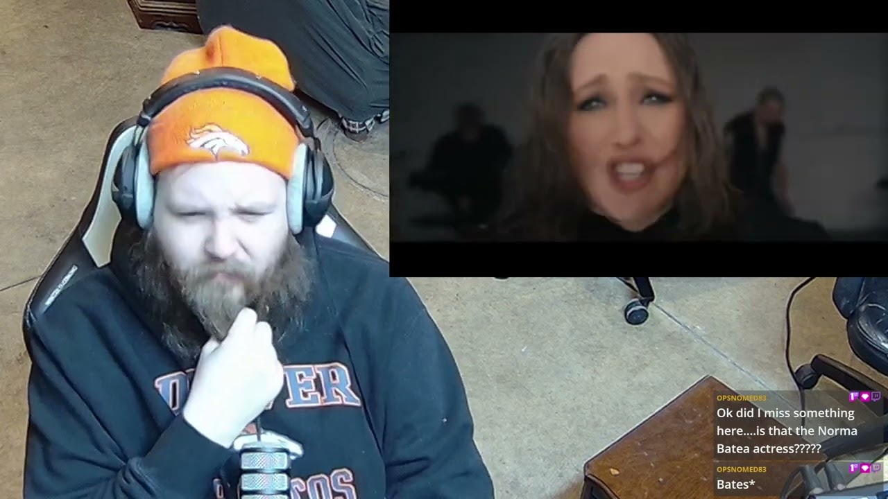 The Yagas - She's Walking Down | 