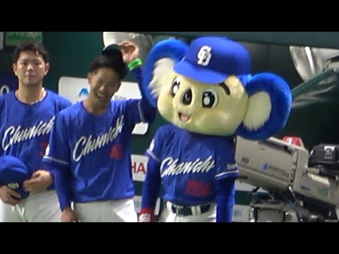 ドアラの大事な耳毛をわしゃわしゃするヤンチャ龍空 (2023/05/30)