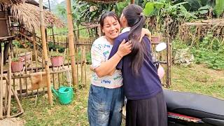 After a long period of separation, Tuyet unexpectedly visited Thu, which deeply moved her. screenshot 4