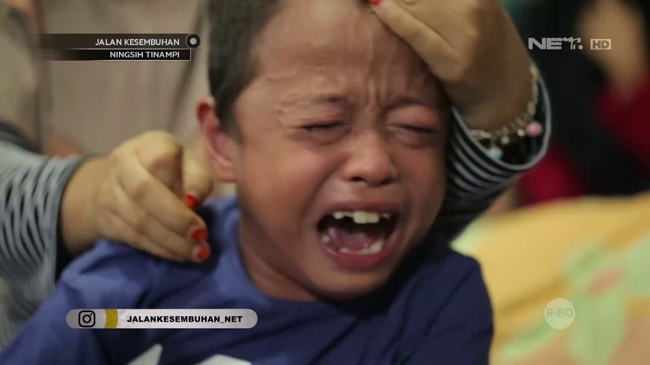 Alami Sakit Sampai Gak Bisa Jongkok, Adik Ini Kesakitan Saat Disembuhkan Bu Ningsih