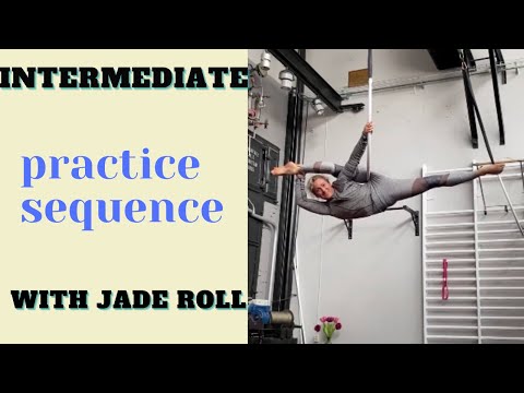 simple flow with a Jade roll on aerial hoop/Lyra