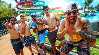 PARQUE AQUÁTICO COM MEUS AMIGOS