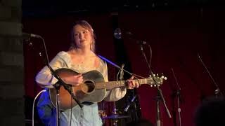 Bella White - Concrete And Barbed Wire - LIVE