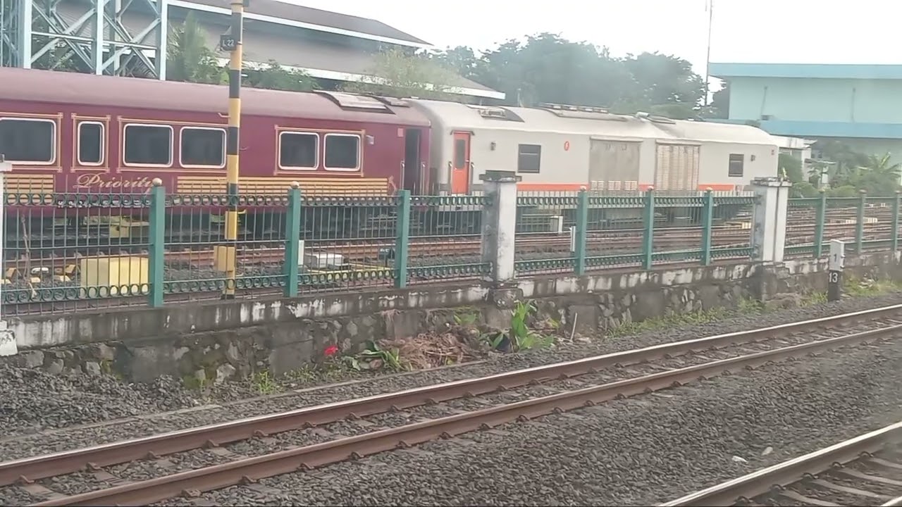 AKTIVITAS LANGSIRAN DI DEPO KERETA CIPINANG