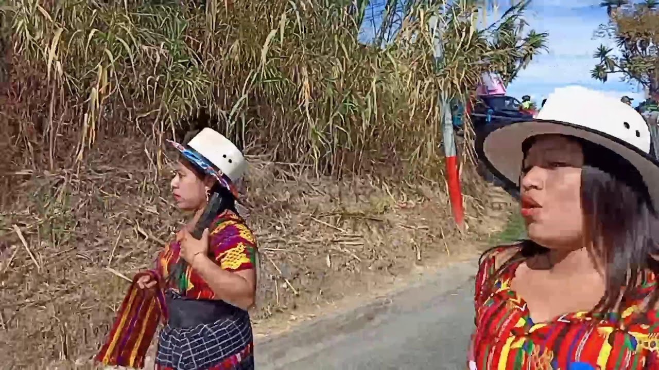 desfile de carrozas en aldea montufar San Juan Sacatepéquez