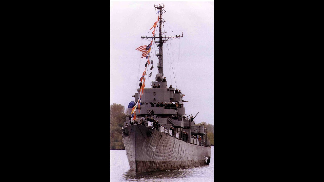 USS SLATER (DE-766) прибывает в Олбани, штат Нью-Йорк, 26 октября 1997 г.