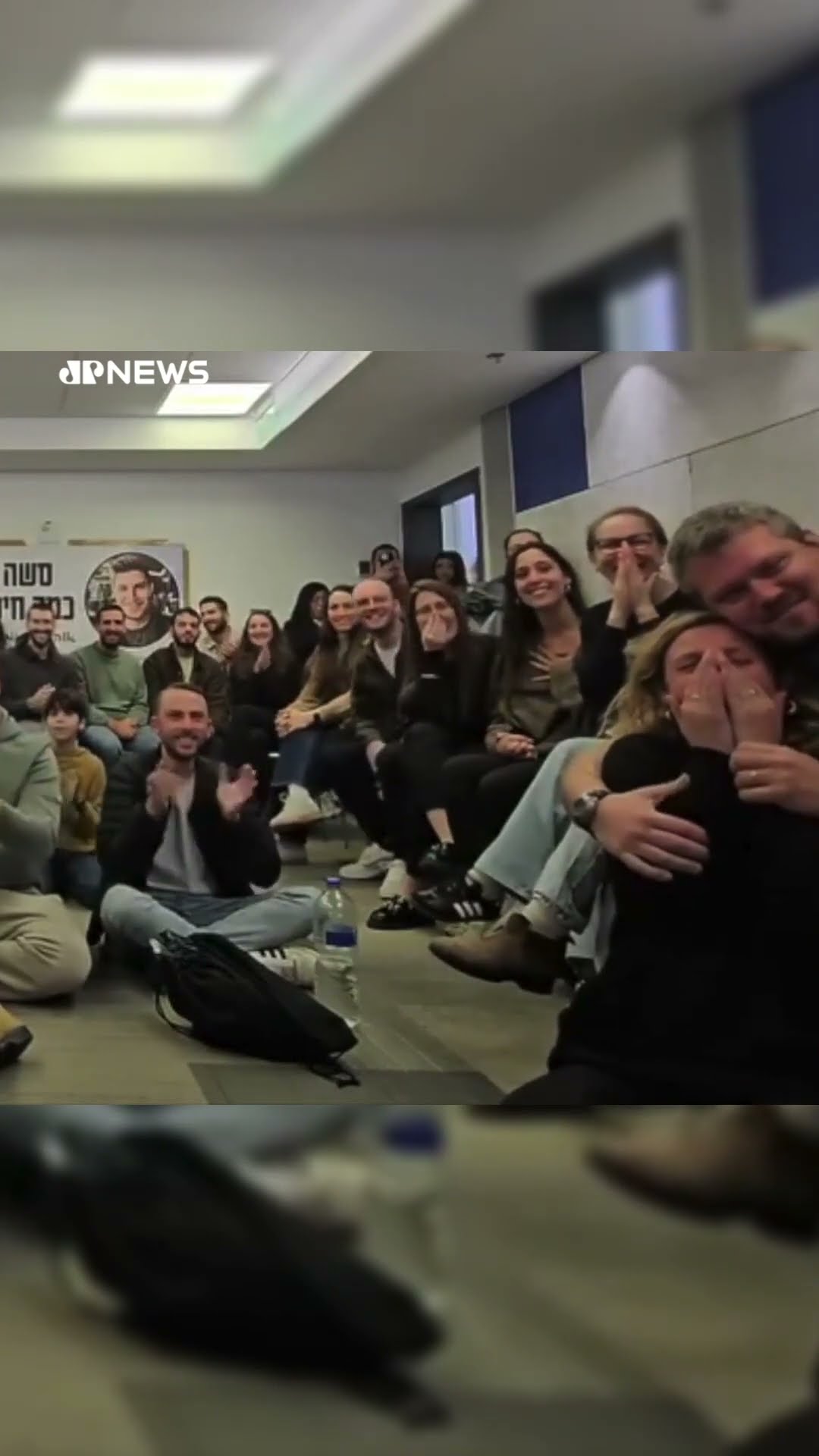 Família comemora libertação de refém israelense após quase 500 dias em cativeiro; assista #shorts