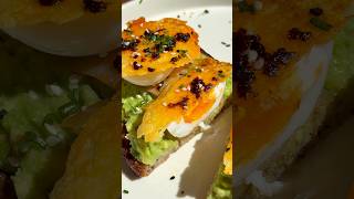 Crispy Egg Avocado Toast With Smoked Salmon