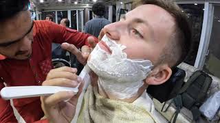 Honest Pakistani Barber Gets a Reward 🇵🇰